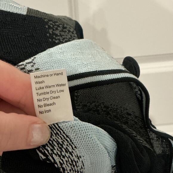 Ming Wang Women’s Black Gray Blue Geometric Art to Wear Sweater Cardigan Size XL - Picture 11 of 13